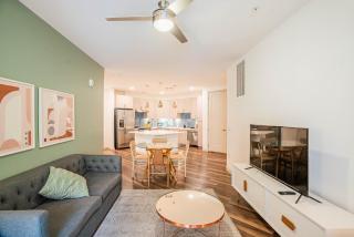 Boulevard Stays Modern Roosevelt Row Suite 2BR Pool Gym 6 - 3