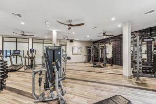 Boulevard Stays Modern Roosevelt Row Suite 1BR Pool Gym 8 - Phoenix - 2