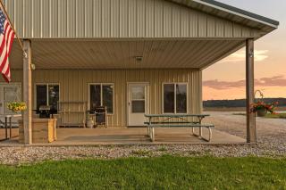 Quiet Riverfront Cabin with Boat Slip Family Friendly Stay in Decatur Nebraska Sleeps 9 - Onawa - 0