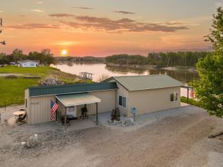 Cozy Riverfront Cabin in Decatur Ideal for Fishing Hunting Relaxation - Onawa - 0