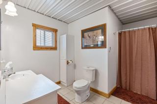 Cozy Riverfront Cabin in Decatur Ideal for Fishing Hunting Relaxation - Onawa - 7