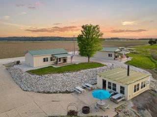 River Cabin with Grill and Boat Slip - Onawa - 3