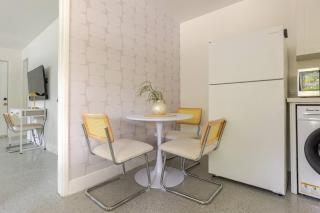Your Modern South Florida Oasis Comfy and Central - 7
