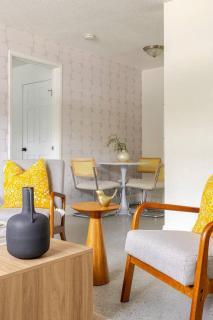 Your Modern South Florida Oasis Comfy and Central - 3