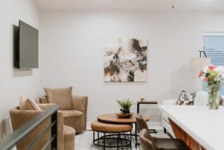2 Beds, Free Wi-Fi, Stylish Townhome - 7