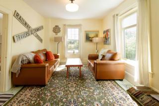 Central Picton Apartment, Sleeps 8; The Iron Horse - Picton - 0