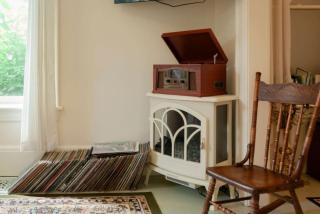 Central Picton Apartment, Sleeps 8; The Iron Horse - Picton - 8