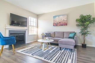 Boulevard Stays Tranquil 1BR King Suite Pool Gym Parking 01 - 0