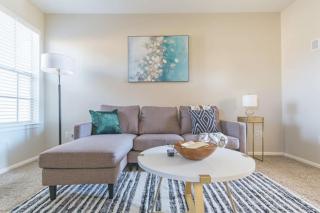 Boulevard Stays Tranquil 1BR King Suite Pool Gym Parking 01 - 5