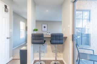 Boulevard Stays Tranquil 1BR King Suite Pool Gym Parking 01 - 4