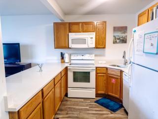 Cozy 1 bed 1 bath Condo with pool, close to beach - Biloxi - 4