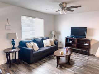 Cozy 1 bed 1 bath Condo with pool, close to beach - Biloxi - 2