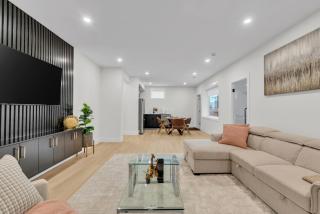 Cozy 1BR Pullout Couch Discovery Ridge - Calgary - 8