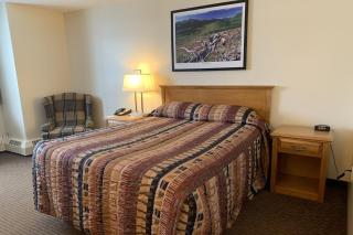 Woodlands Inn & Suites - Fort Nelson - 9