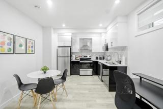 Cozy 2 bed Basement in SW Calgary Close to Banff, Spruce Meadows - Calgary - 1