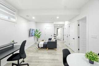 Cozy 2 bed Basement in SW Calgary Close to Banff, Spruce Meadows - Calgary - 0