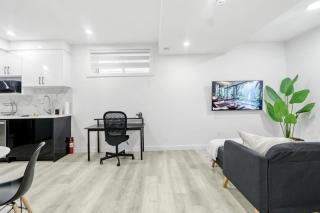 Cozy 2 bed Basement in SW Calgary Close to Banff, Spruce Meadows - Calgary - 6