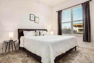 Boulevard Stays Trail Access Plus Parking Pool and Gym - 7