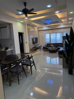Lake-view condo retreat in Puchong - Puchong - 0