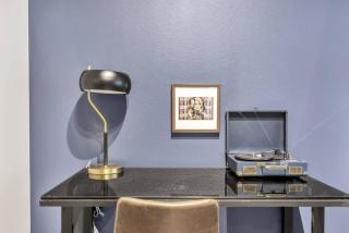 Boulevard Stays Elegant 1BR Pool Gym Parking - 9