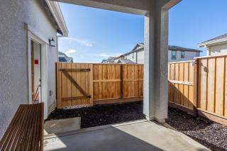 Spacious 4BR-3BA Cozy and Modern in Elk Grove - 1