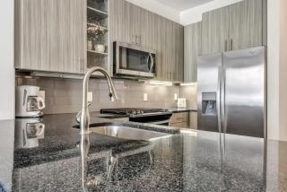 Boulevard Stays Dashing 1BR Suite Pool Parking Gym C - 3