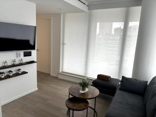 Urban Retreat 2BR Condo with Stunning City View - Vancouver - 0