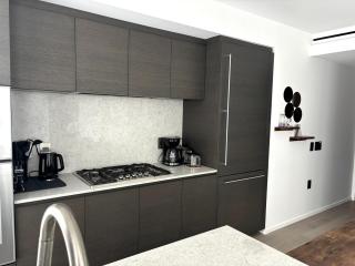 Urban Retreat 2BR Condo with Stunning City View - Vancouver - 6