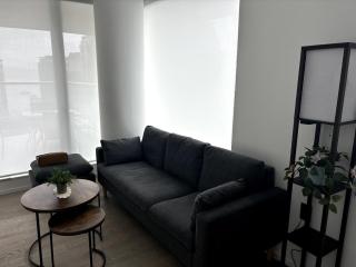 Urban Retreat 2BR Condo with Stunning City View - Vancouver - 8