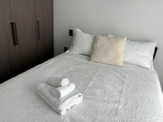 Urban Retreat 2BR Condo with Stunning City View - Vancouver - 2