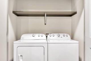 Boulevard Stays Bright 1BR Suite Pool Parking Gym J - 3