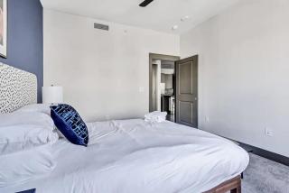 Boulevard Stays Dashing 1BR Suite Pool Parking Gym H - 3