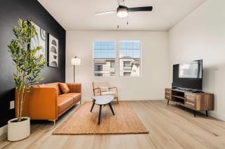 Boulevard Stays Chic 1BR Near Stadium Pool Access Gym & Free Parking - 4