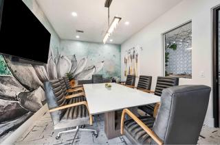 Boulevard Stays Chic 1BR Near Stadium Pool Access Gym & Free Parking - Glendale - 2