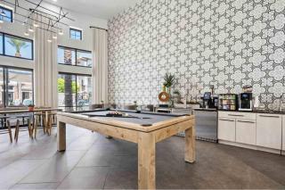 Boulevard Stays Luxe 2BR by Stadium Pool Parking Gym 02 - Glendale - 0
