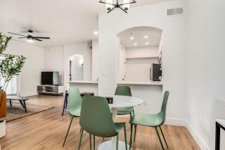 Boulevard Stays Luxe 2BR by Stadium Pool Parking Gym 02 - Glendale - 4