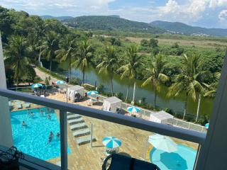 Apartamento com piscina a poucos passos da praia - 0