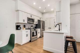 Boulevard Stays Luxe 1BR by Stadium Pool Parking Gym 03 - Glendale - 8