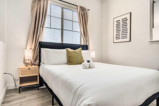Boulevard Stays Luxe Studio Loft by Stadium Pool Parking Gym 04 - Glendale - 4