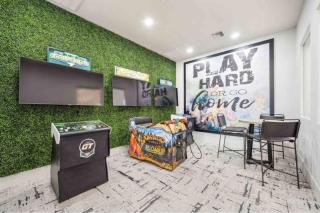 Boulevard Stays Luxe Studio Loft by Stadium Pool Parking Gym 04 - Glendale - 2