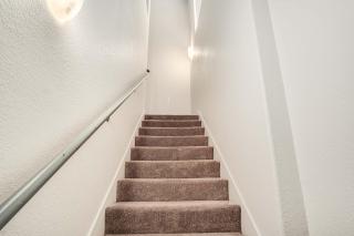 Boulevard Stays Luxe Studio Loft by Stadium Pool Parking Gym 04 - Glendale - 1