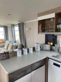 surfshack caravan MH19D manor house park - Mawbray - 7