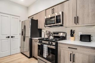 Boulevard Stays Luxe 1BR by Stadium Pool Parking Gym 07 - Glendale - 5