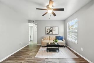 Comfortable 2br Extended Stay I Onsite Parking - 2