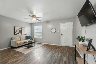 Comfortable 2br Extended Stay I Onsite Parking - 9