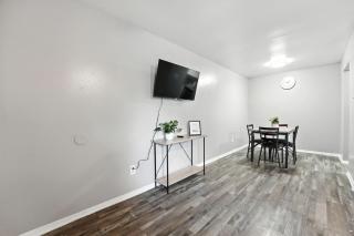 Comfortable 2br Extended Stay I Onsite Parking - 4