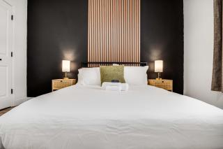 Boulevard Stays Luxe 2BR by the Stadium Pool Parking Gym 08 - 3