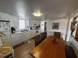 Pet Friendly Wifi Beach Badges Beach Chairs Balcony Bayview Deckkeurig Handicap Access Elevator Os Streaming Tv - Brant Beach - 4
