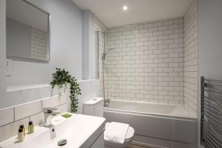 Convenient 2 Bed Apartment in Central Birmingham - 6