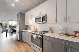 Modern 4BR City Retreat with Stunning Views - 6